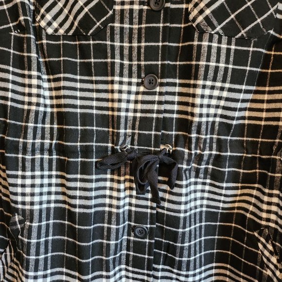 NWOT Torrid longline shacket flannel plaid black and white size 2 light jacket - Picture 6 of 6